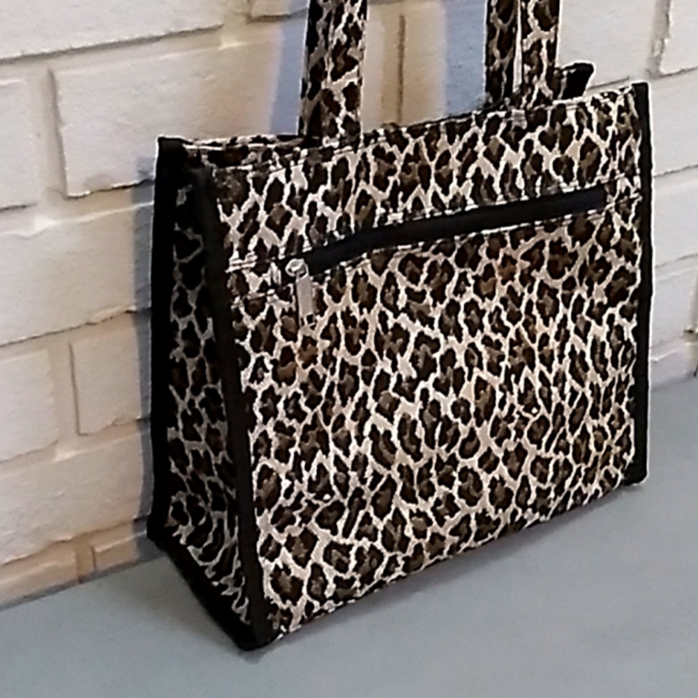 (38) Bag King Leopard Tote Bag & Change Purse. - Picture 4 of 13